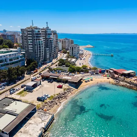 Sea View In With Private Parking *