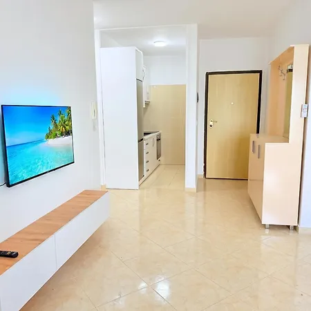 Sea View In With Private Parking *