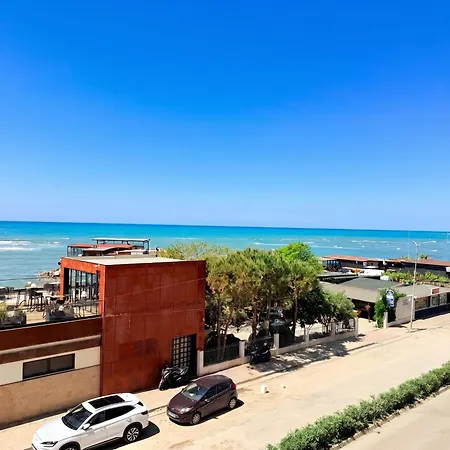 Sea View In With Private Parking *