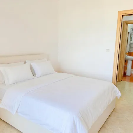 Sea View In With Private Parking *